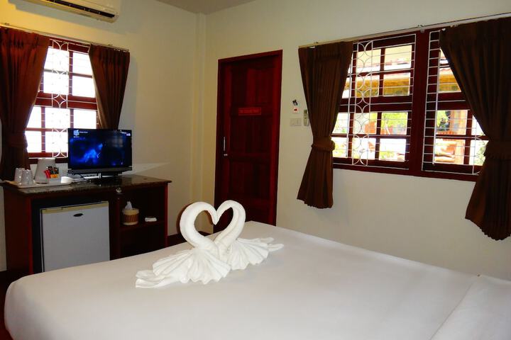 Room 3 of 116