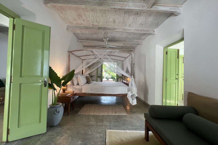 Room 4 of 79