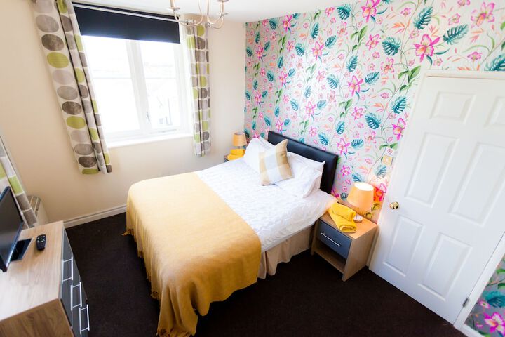 Room 16 of 102