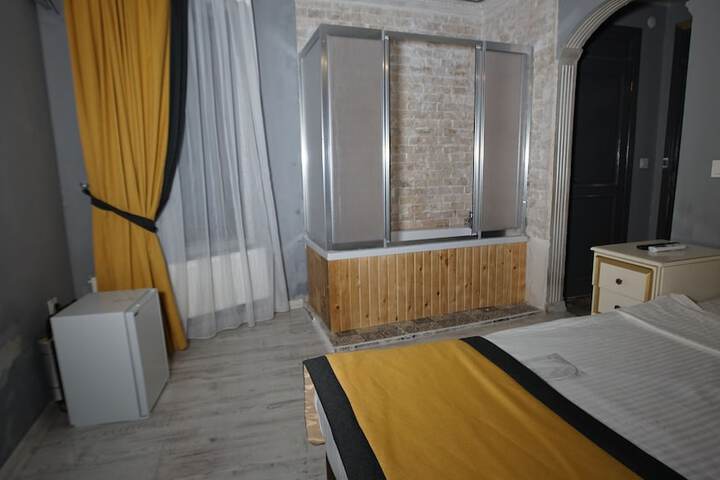 Room 28 of 34