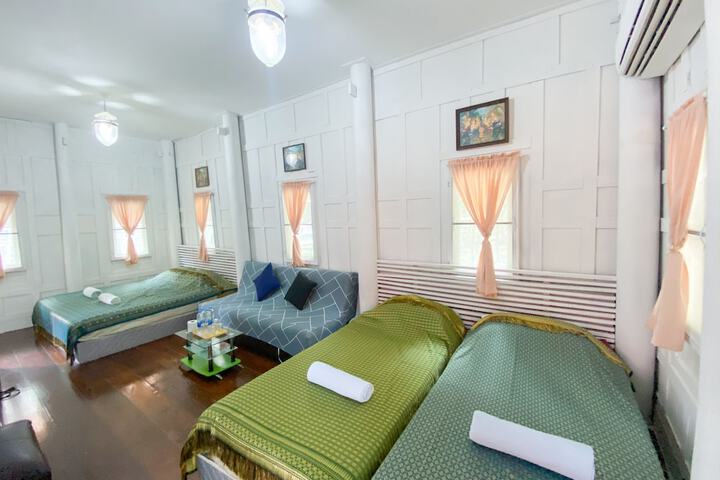 Room 8 of 181