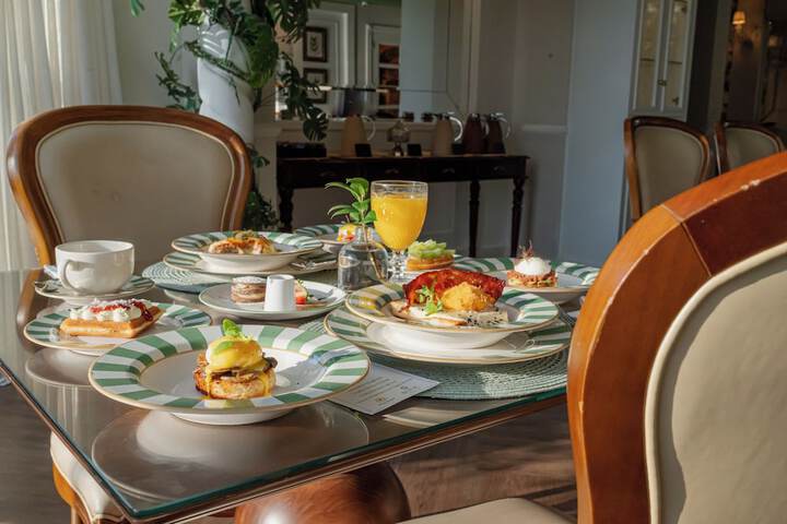 Breakfast/Coffee Service 117 of 137