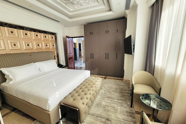 Room 2 of 40