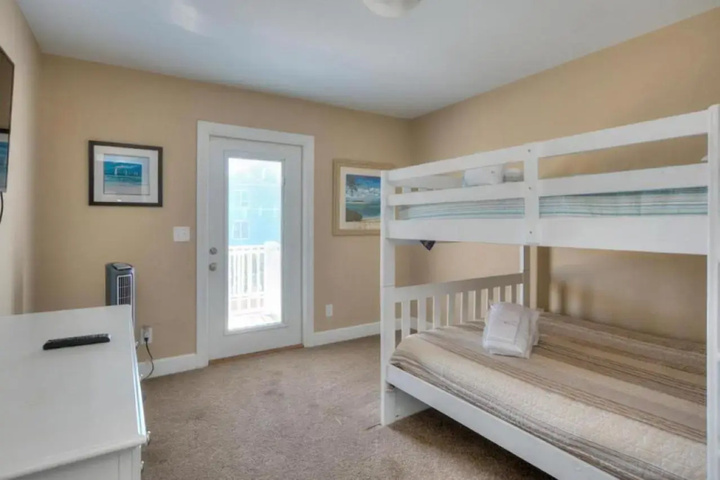 Room 4 of 25