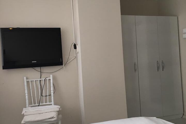 Room 11 of 33