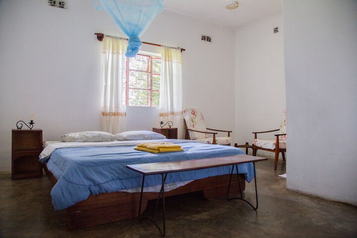 Room 5 of 18