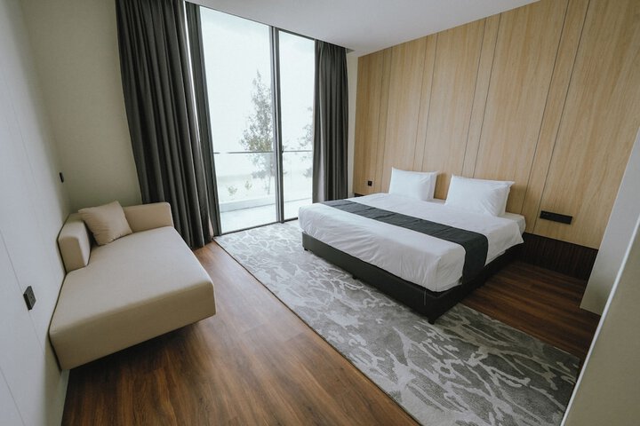 Room 18 of 33