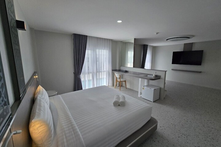 Room 27 of 85