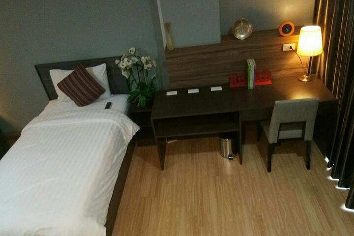 Room 5 of 52