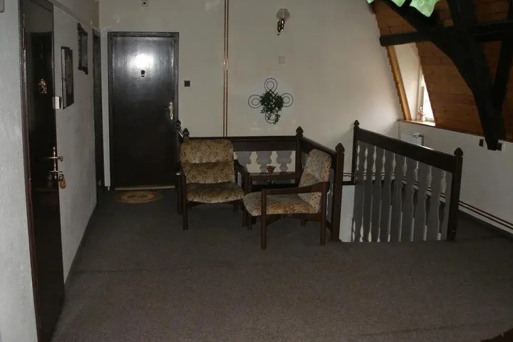 Room 3 of 10