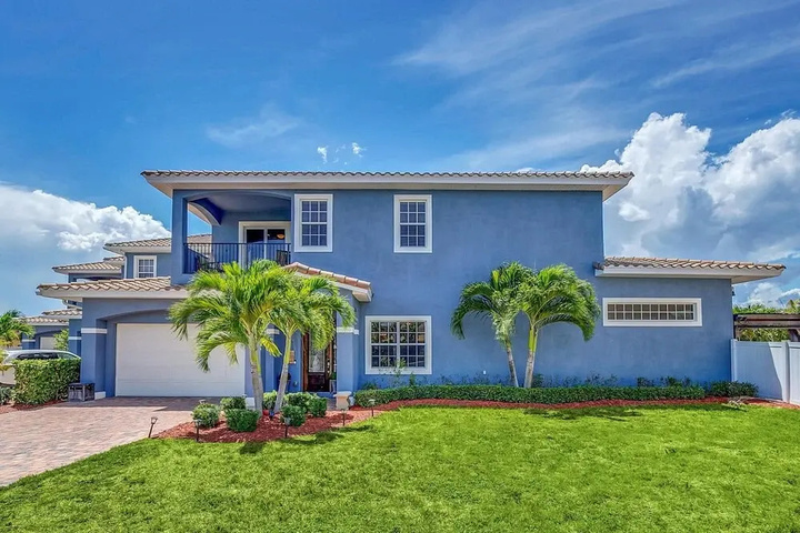 Photo of Upscale Private Home 10-min Walk to Canova Beach
