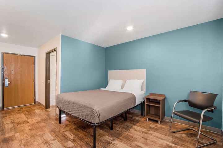 1 Queen Bed (14 of 14)