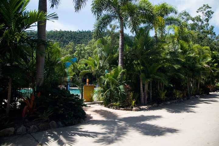 Hotel Exterior 41 of 56