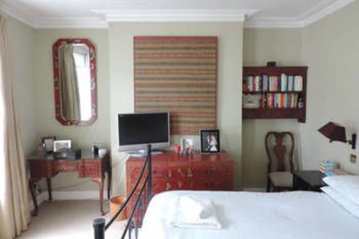 Room 10 of 28