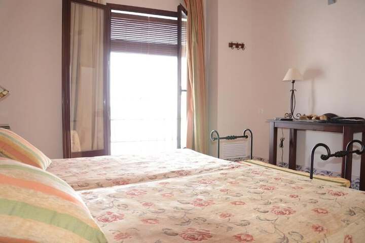 Room 6 of 12