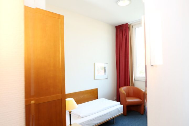 Room 18 of 43