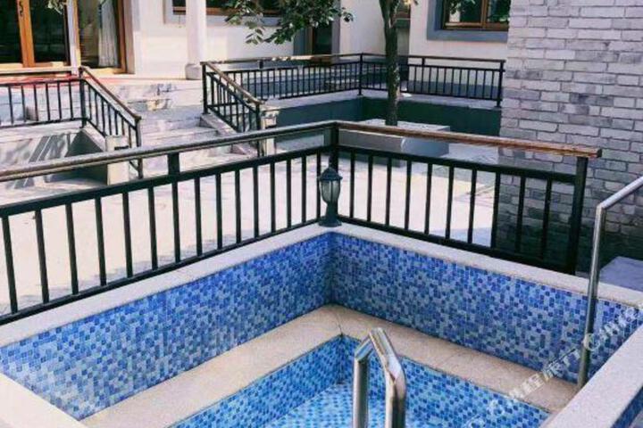 Jinhai Yiyun Hot Spring Hotel