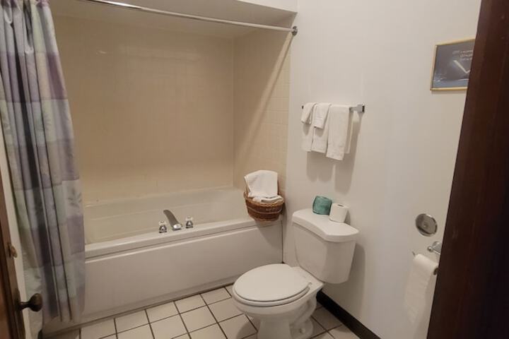 Room 11 of 16