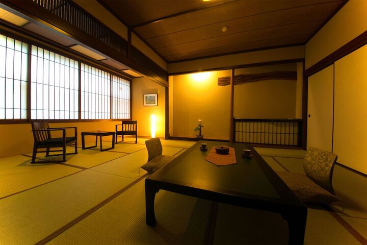 Room 9 of 80