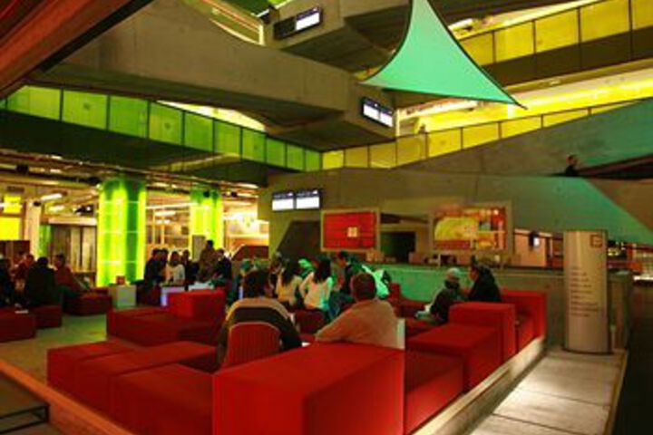 Lounge 21 of 29