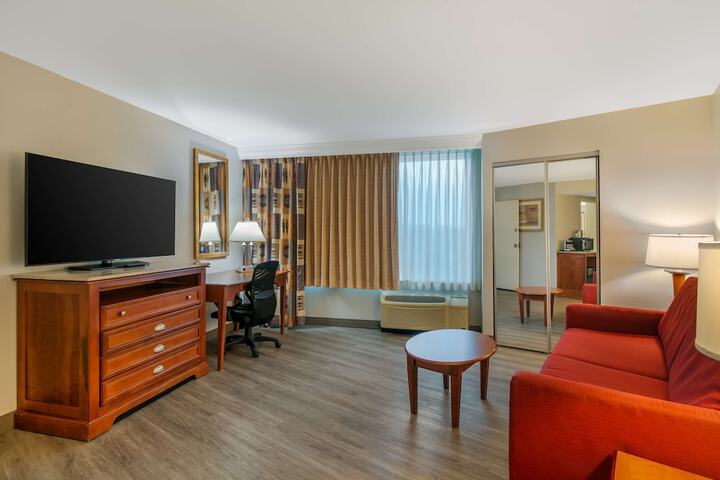 Room 8 of 33