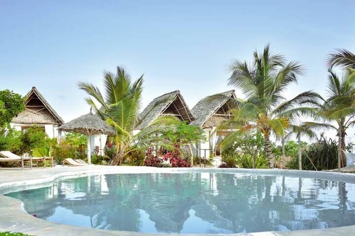 Kusini Beach Bungalows