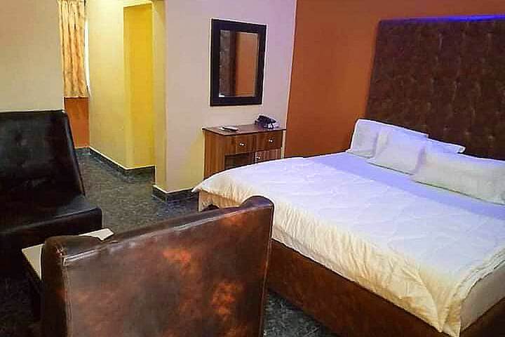 Room 14 of 16