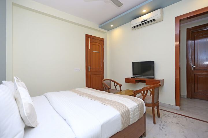 Room 9 of 20