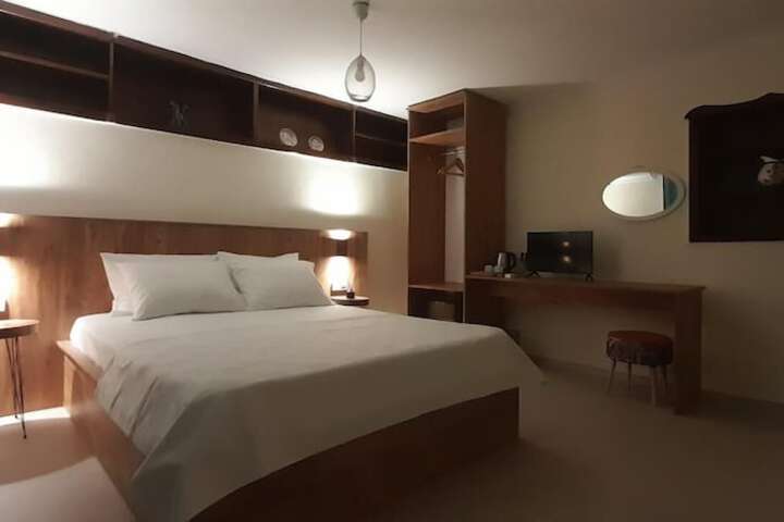 Room 11 of 23