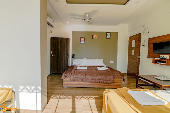 Room 5 of 36