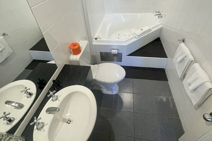 Room 55 of 151
