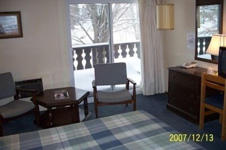Room 11 of 25