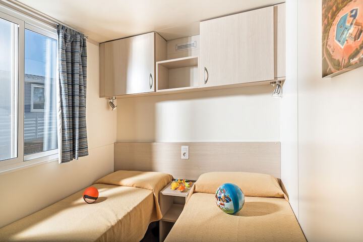 Room 28 of 243
