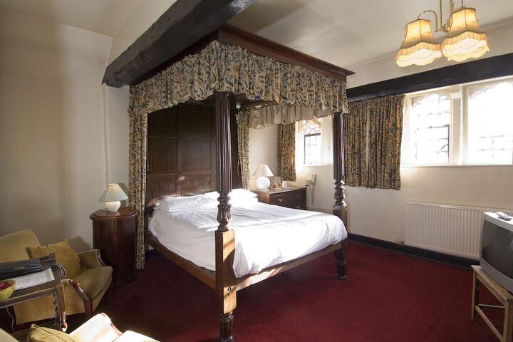 Room 6 of 48