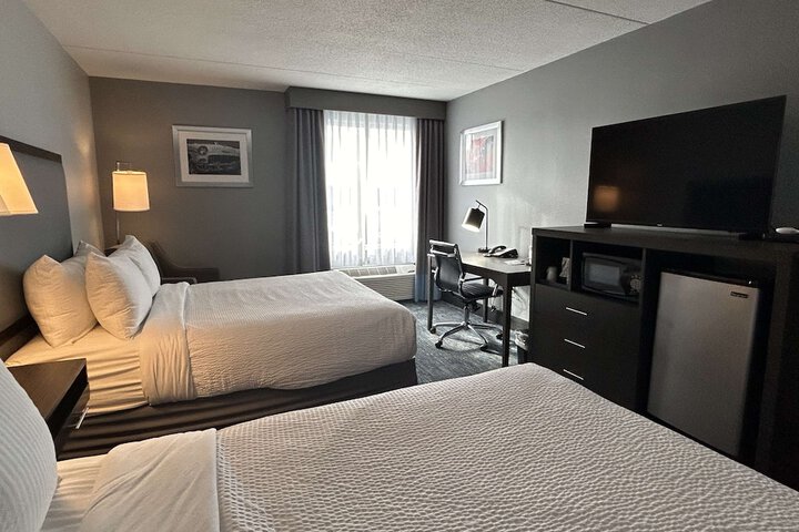 2 Queen Beds Microwave and Refrigerator WiFi Full Breakfast (9 of 12)