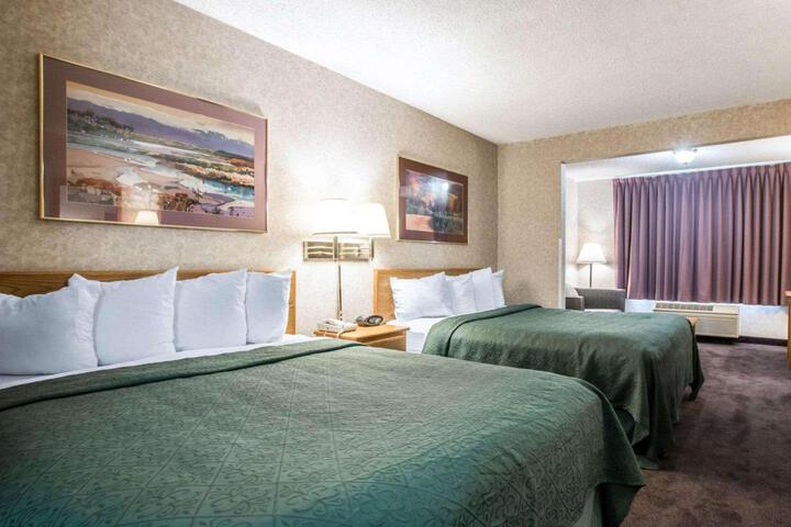 2 Queen Beds Accessible (9 of 12)