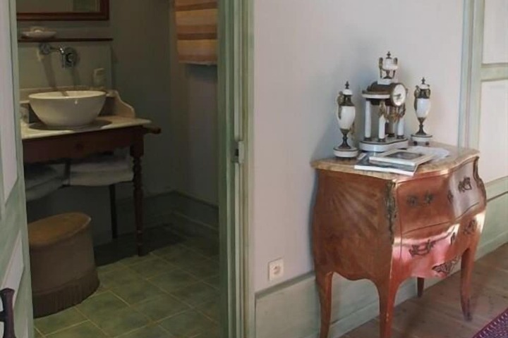 Room 27 of 54