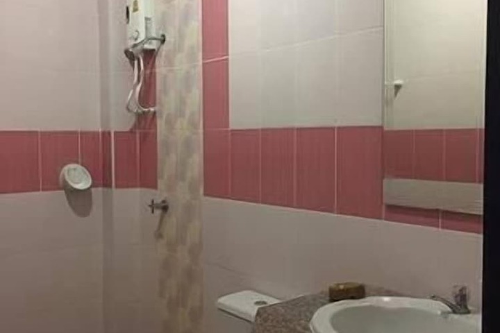 Room 4 of 8