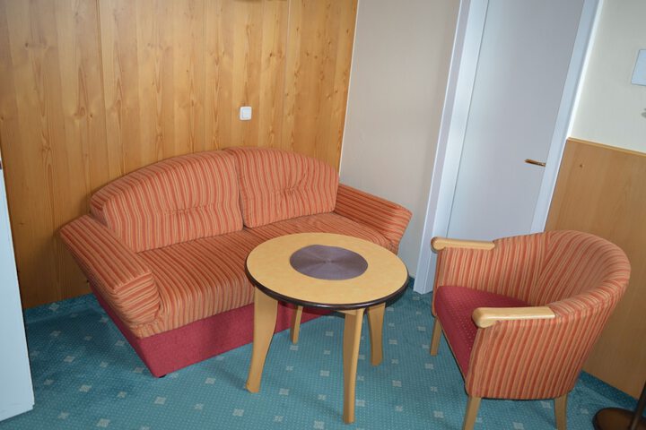 Room 13 of 106