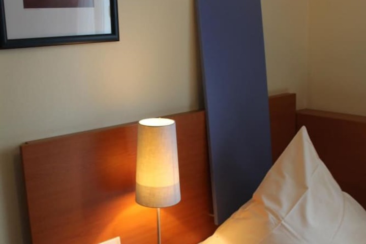 Room 10 of 43