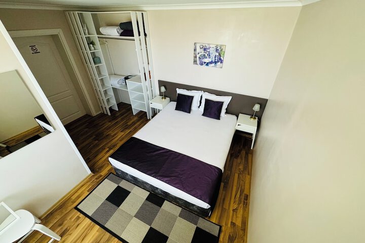 Room 48 of 102