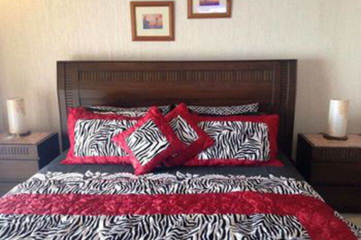 Room 10 of 32