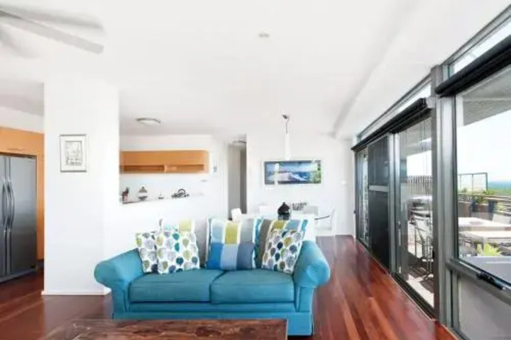 Room 5 of 12