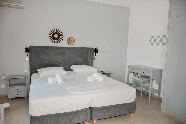 Room 34 of 106