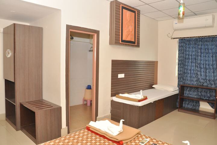Room 26 of 169