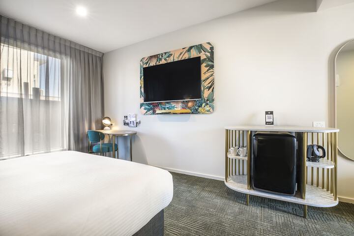 Room 6 of 74