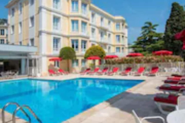 Pools & Facilities