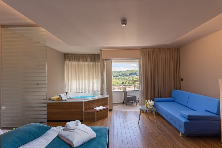 Room 8 of 36