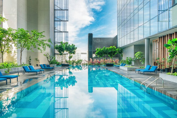 Hotel with Pool
