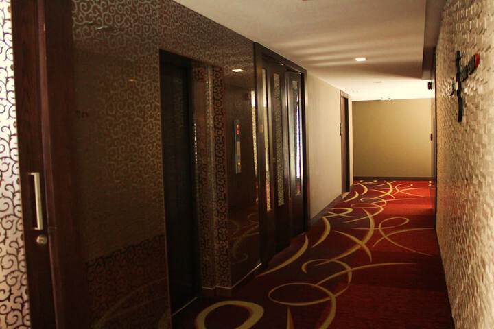 Ballroom/Hall 39 of 42